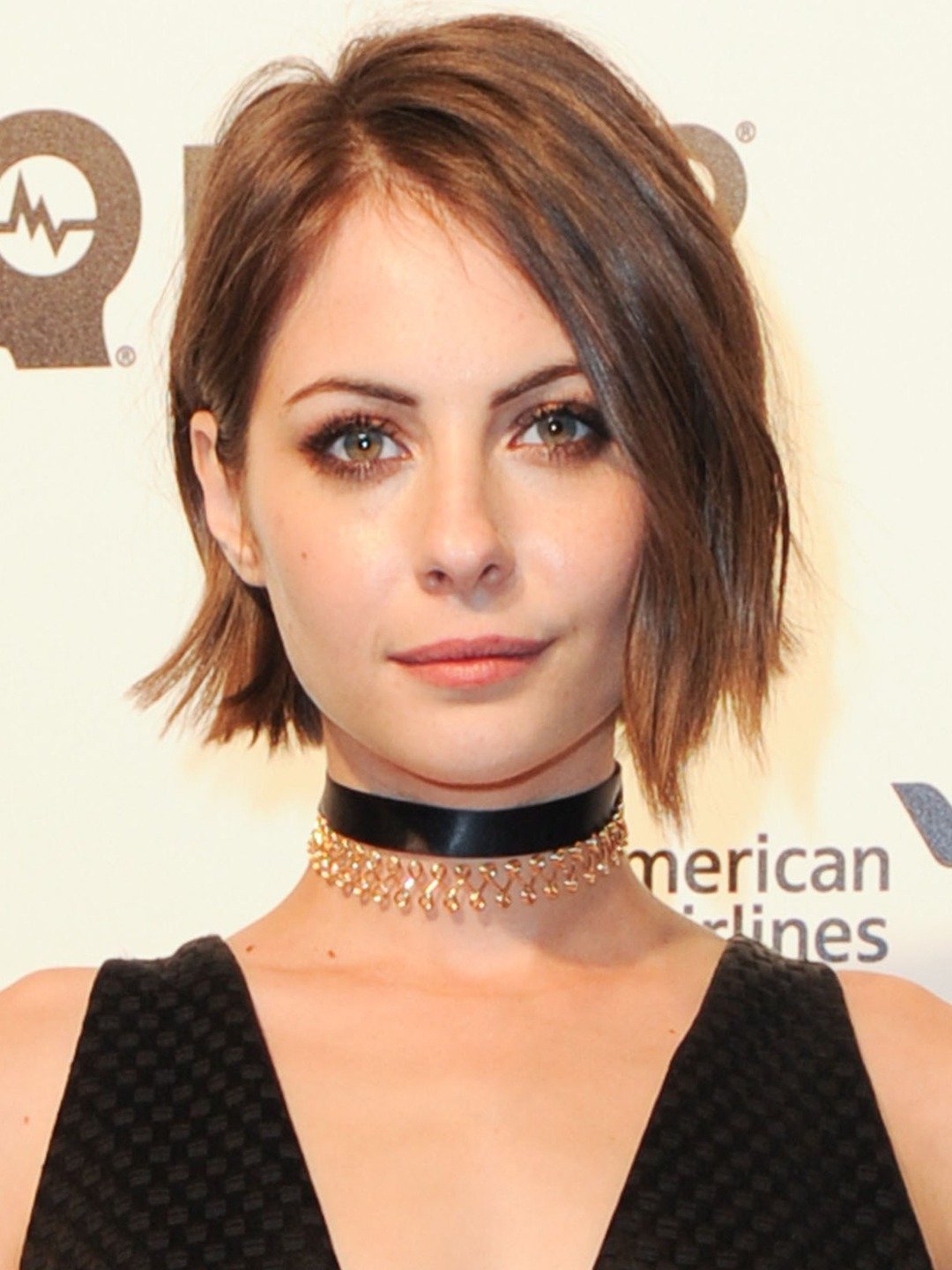 How tall is Willa Holland?